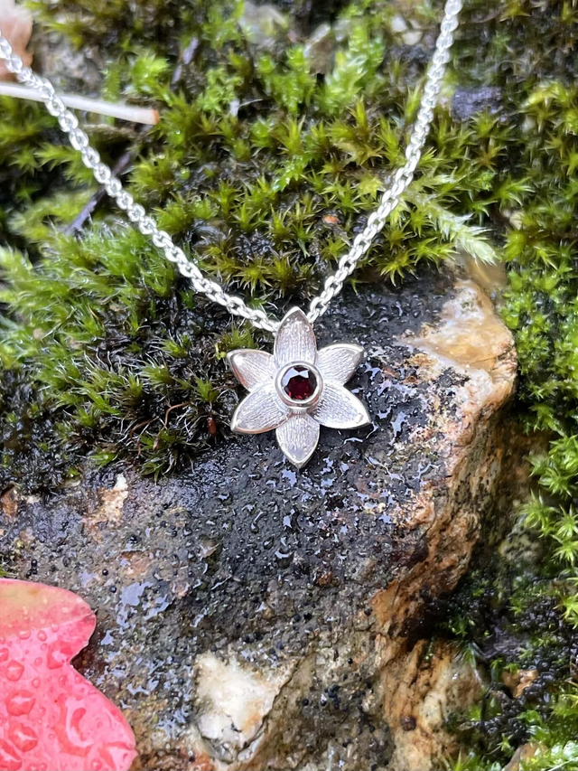 🌸 Petit collier Iféa Rouge
