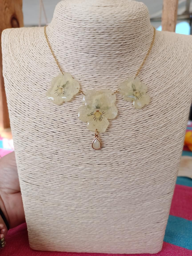 Collier 3 pensées jaunes 