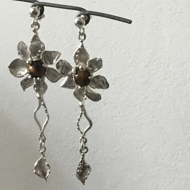 Flower earrings tiger eye 