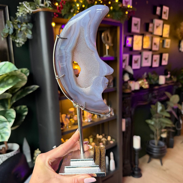 Agate Man in the Moon Carving R54R5