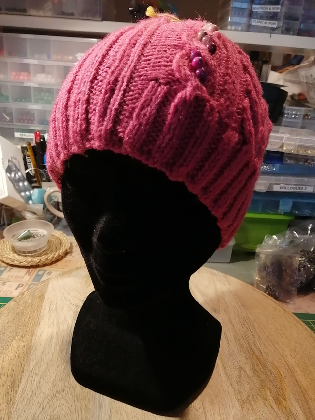 Bonnet brodé en perles