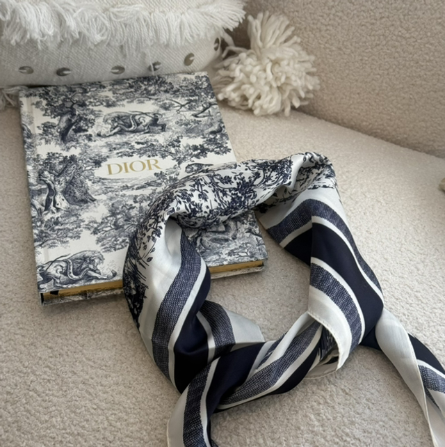 Foulard inspiration Di0r