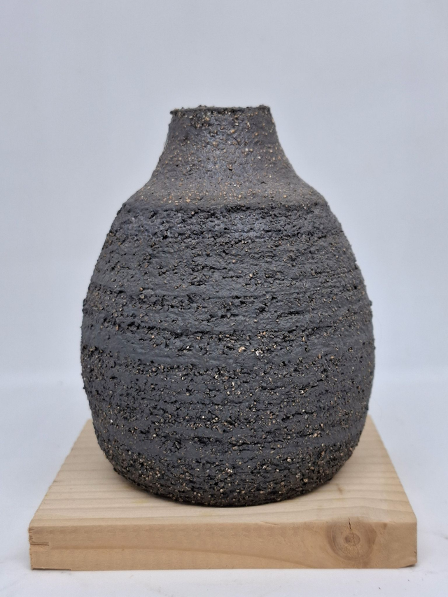 Soliflore - grès noir brut