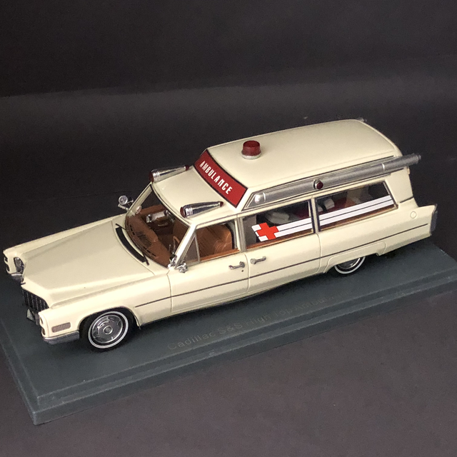 Cadillac S&S High Top Ambulance NEO Scale 1:43
