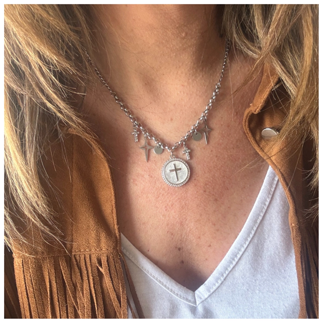 Collier multi pampilles breloque croix