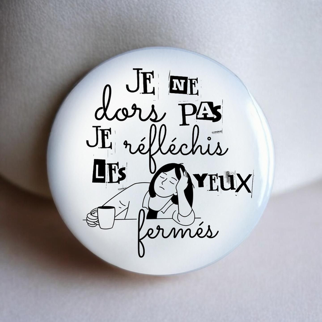 Je réfléchis les yeux fermés