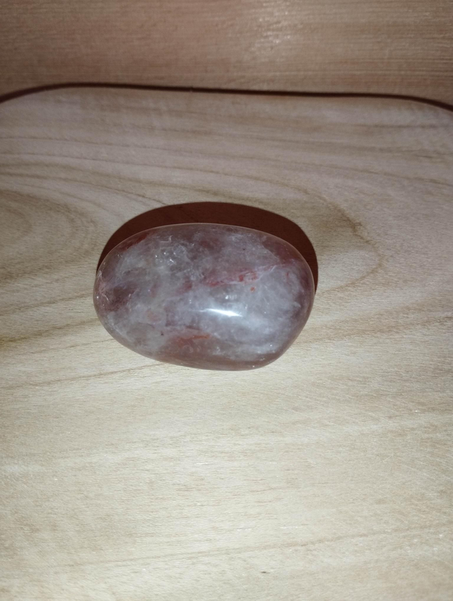 Quartz hematoïde en galet 