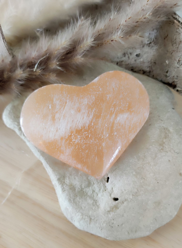 Galet Sélénite orange Coeur