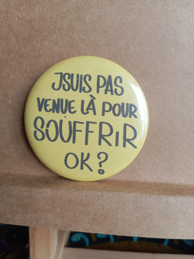 Pas là pour souffrir Badge grand modèle