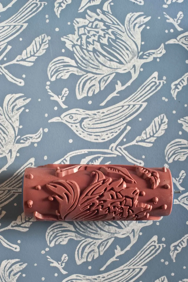 Flock patterned paint roller
