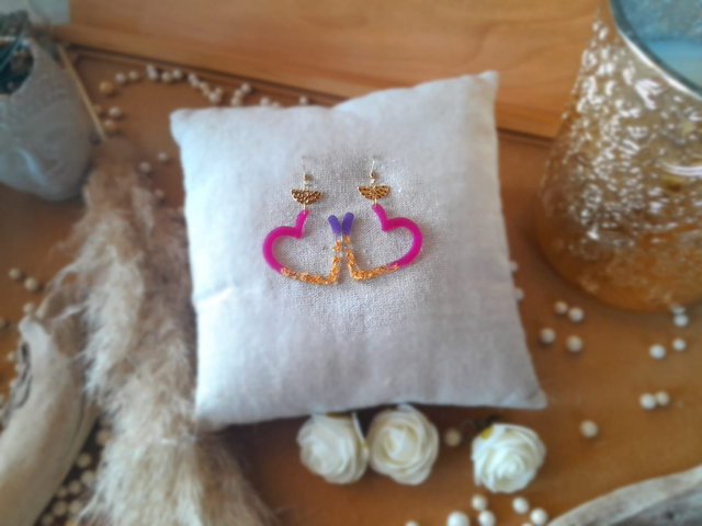 ✨ ALBA ✨ Boucles d'oreilles "cœur" en résine colorée avec feuilles dorées - Rose violet doré
