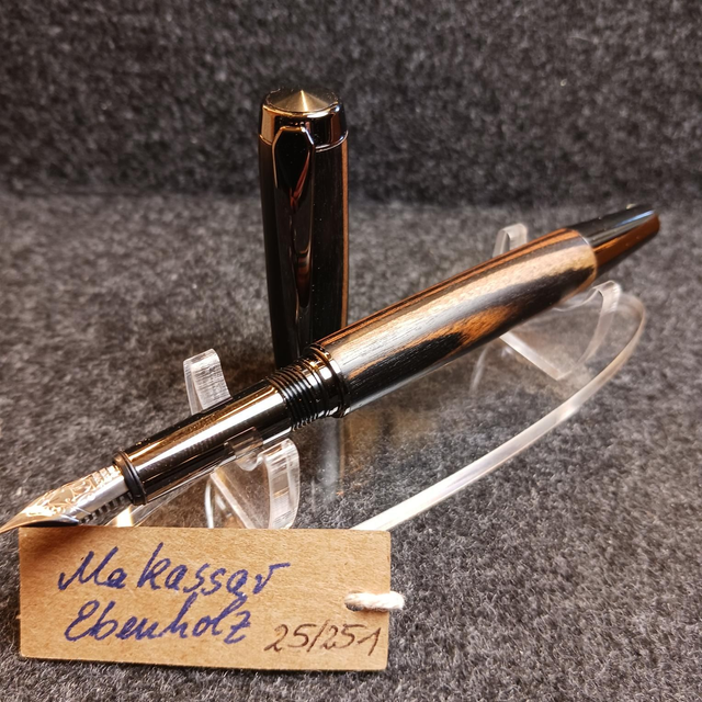 25/251 Füllfederhalter Makassar Ebenholz