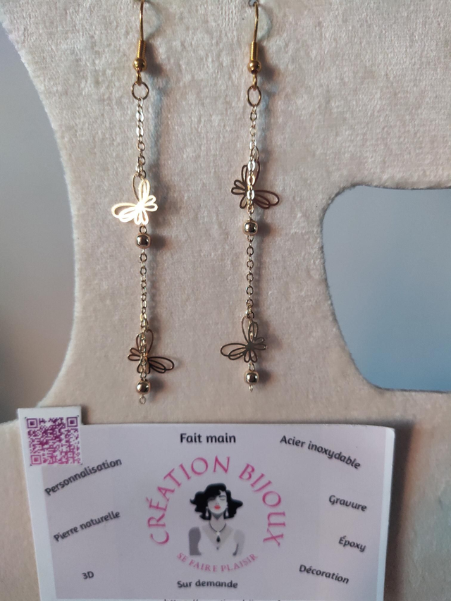 Boucle d'oreille pendante papillon et perle 