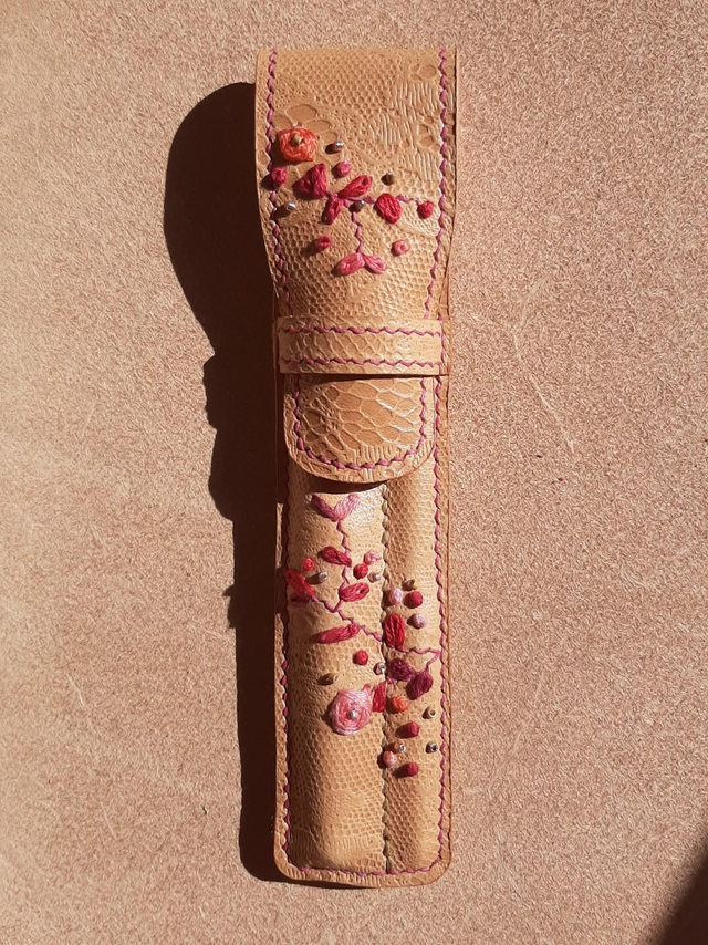 Étui à stylo / crochet SUR COMMANDE