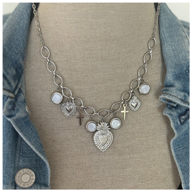 Collier multi pampilles croix et ex voto 