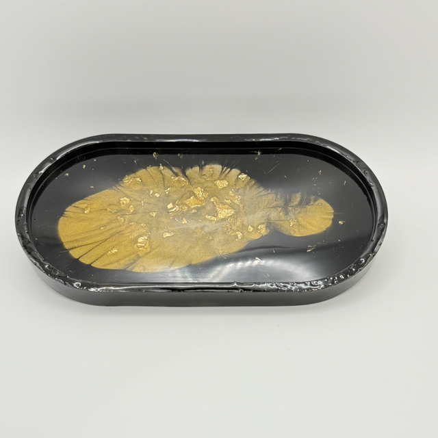 Plateau noir et doré avec feuille d’or