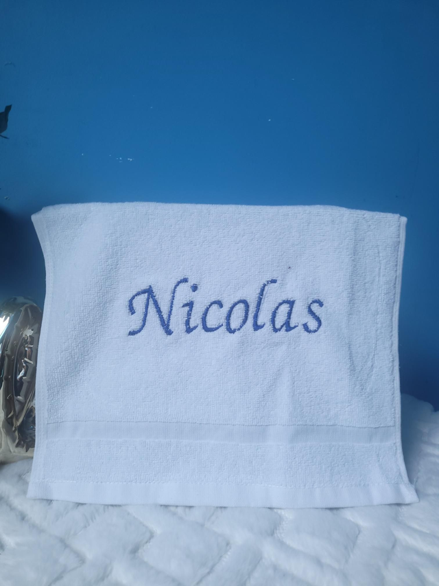Serviette brodée Nicolas