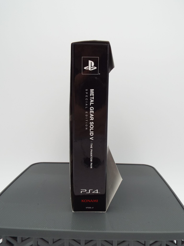 プレステ4.Phantom painモデル PS4 METAL GEAR SOLID V LIMITED PACK THE PHANTOM PAIN EDITION