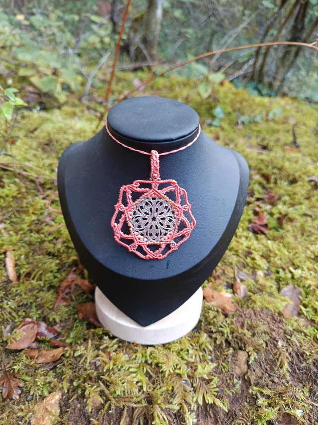 Collier en Pendentif orange pâle avec perle argenté et Orange facetté 