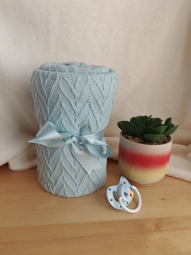 Couverture bleu brodé 