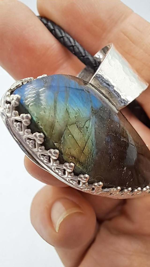 Teardrop labradorite cabachon pendant (leather cord)