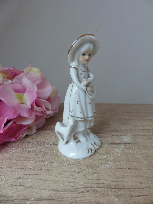 Figurine Fille et Mouton, Figurine Fille Bergère en Porcelaine avec agneau, Personnage romantique en Porcelaine Cadeau Décoration
