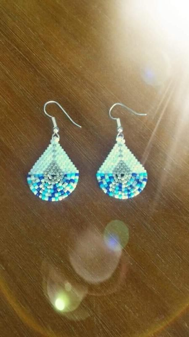 Goutte perlée bleue/blanche