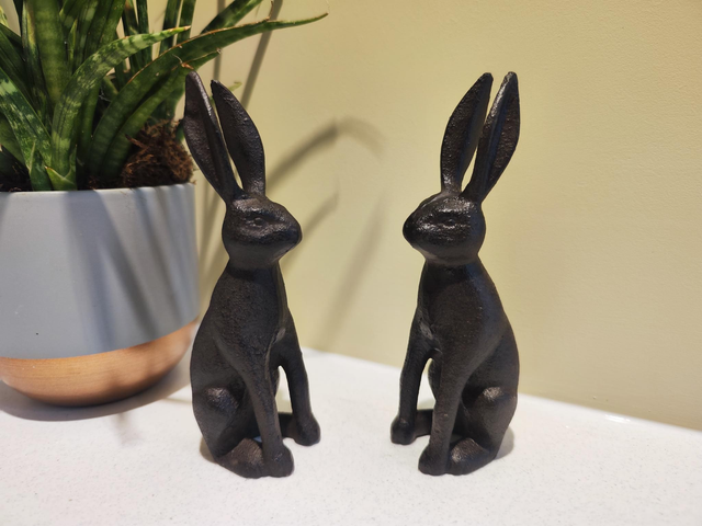 15cm Cast Iron Hare Ornament