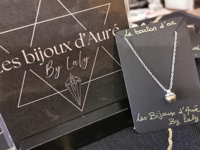 Le bouton d'or chaîne plaquée or 18 carats