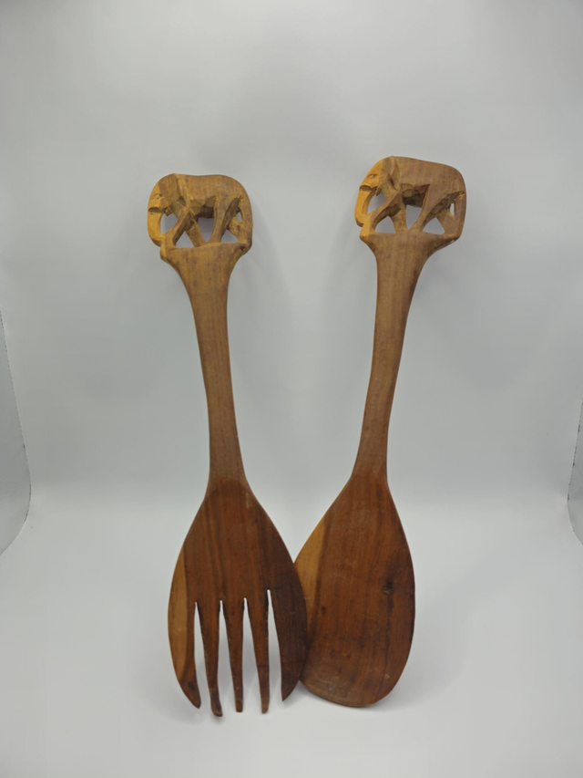 Couverts à salade en bois sculpté