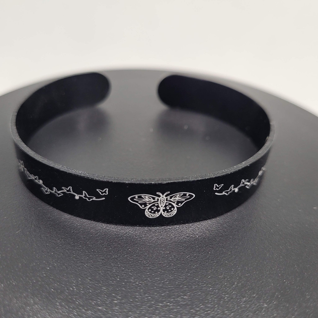 Armband met vlinders en gegraveerde tekst