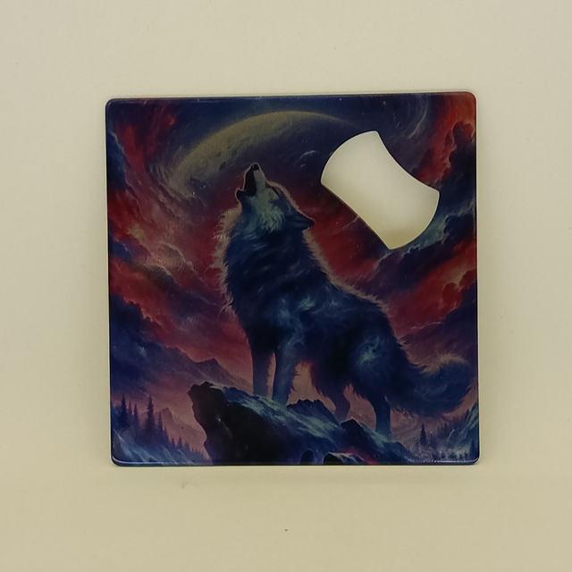 Loup sur rocher mauve