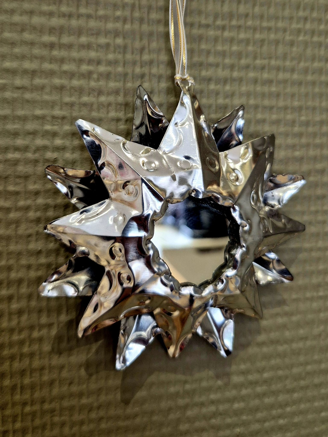 Étoile argentée à miroirs – Double face inspiration exvoto