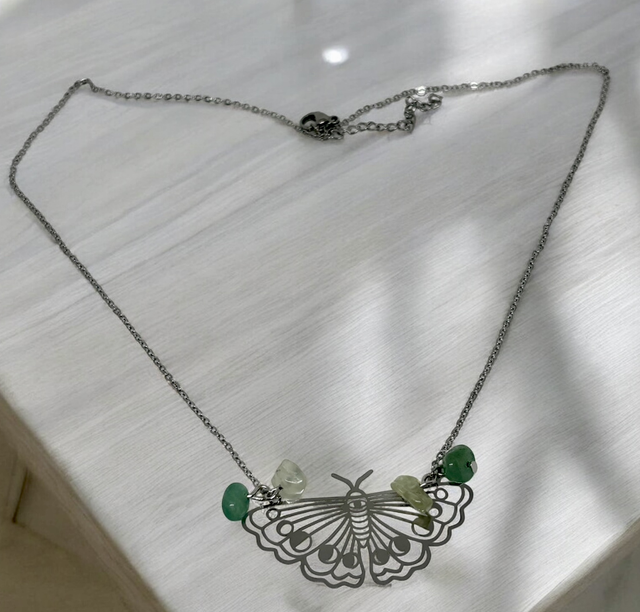 Collier papillon avec pierre