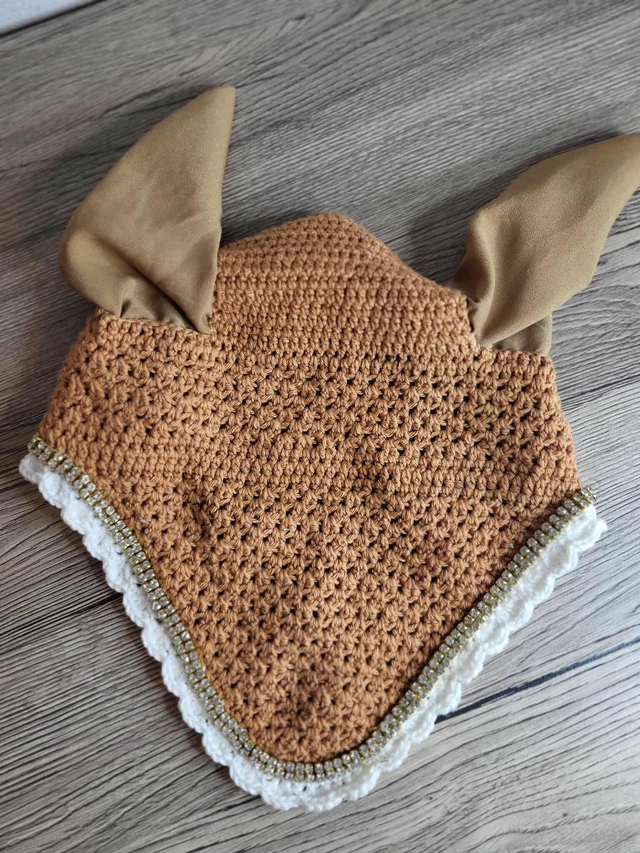 Bonnet marron/beige à strass – Taille poney – Neuf
