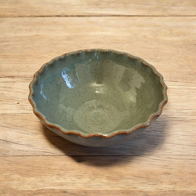 Skål med vågad kant