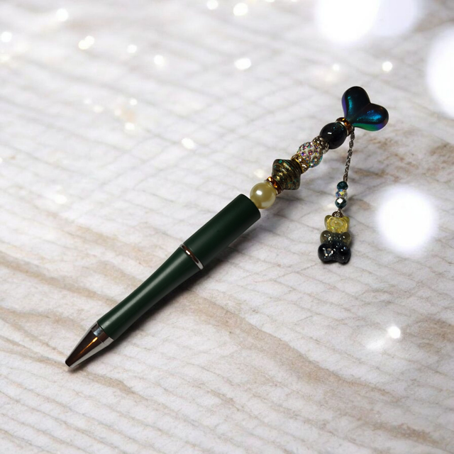 Stylo perles vert foncé blanc cassé