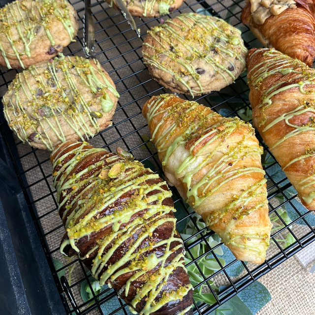 Pistachio croissant 