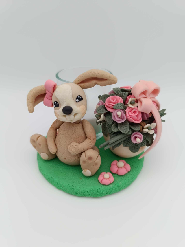 Lapin avec oeuf fleuri en porcelaine froide et bougie LED