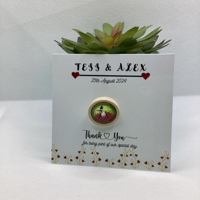 10/50 pieces Handmade brooches with Personalised wedding cards. Wedding favours.