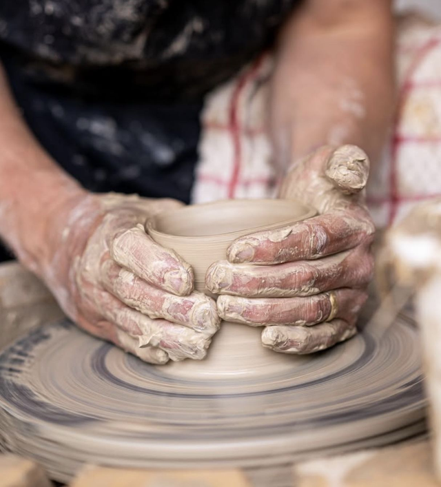 Pottery wheel throwing class
