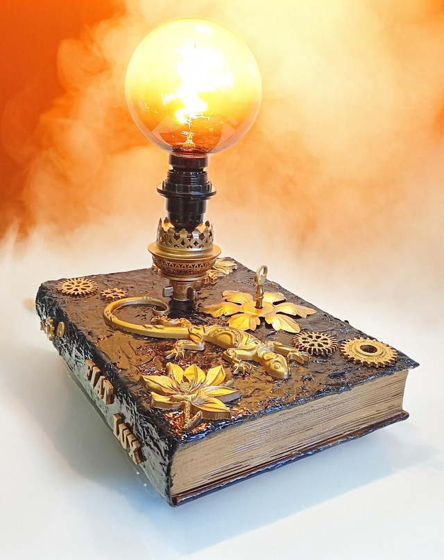 Grimoire "[...] Fiat Lux", Lampe d'ambiance déco à poser - Artisanat Français