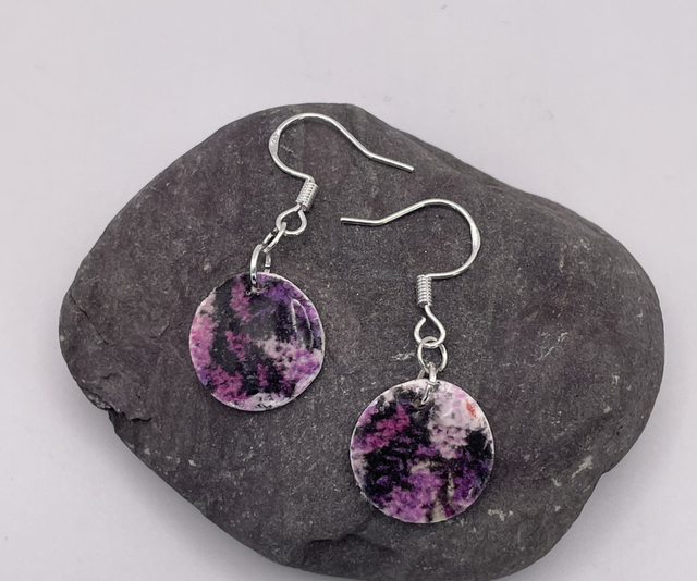 Vintage purple small circles