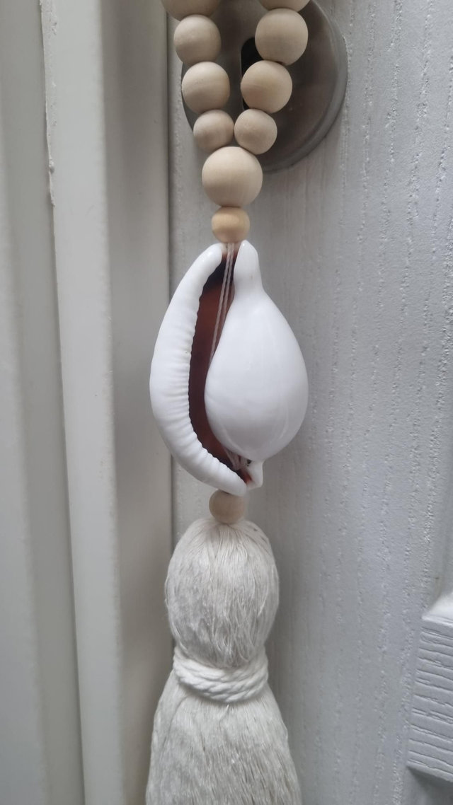 Embrasse coquillage ovula pompon beige