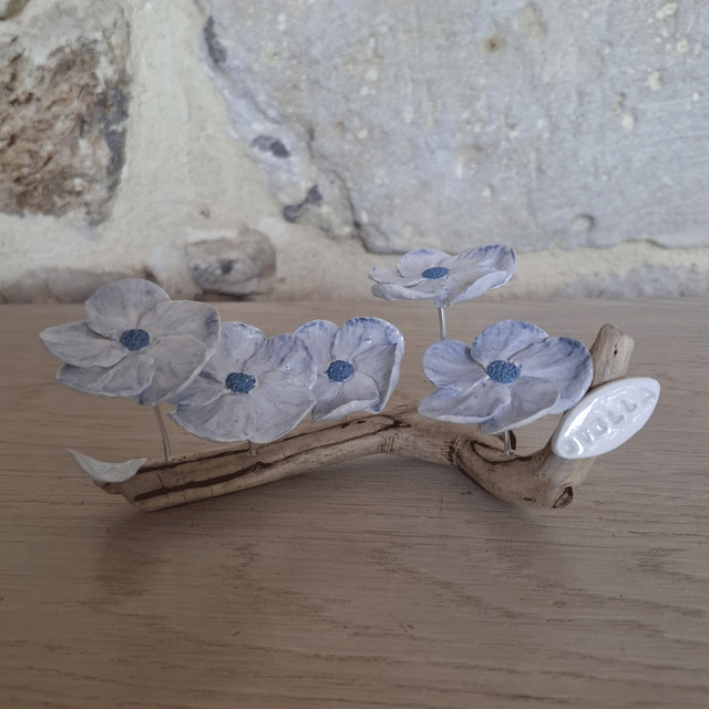 Composition fleurs bleues pastelle