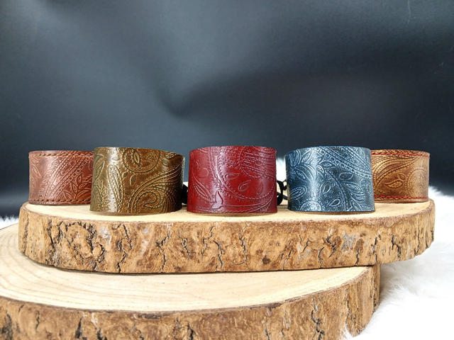 Audhumla, manchettes en cuir