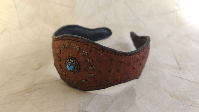 Bandeau en cuir d’autruche doublé vachette – Turquoise | Pièce unique