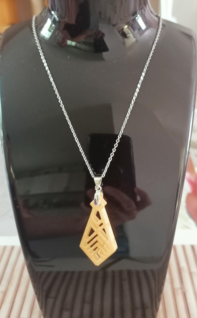 Collier pendentif résine 