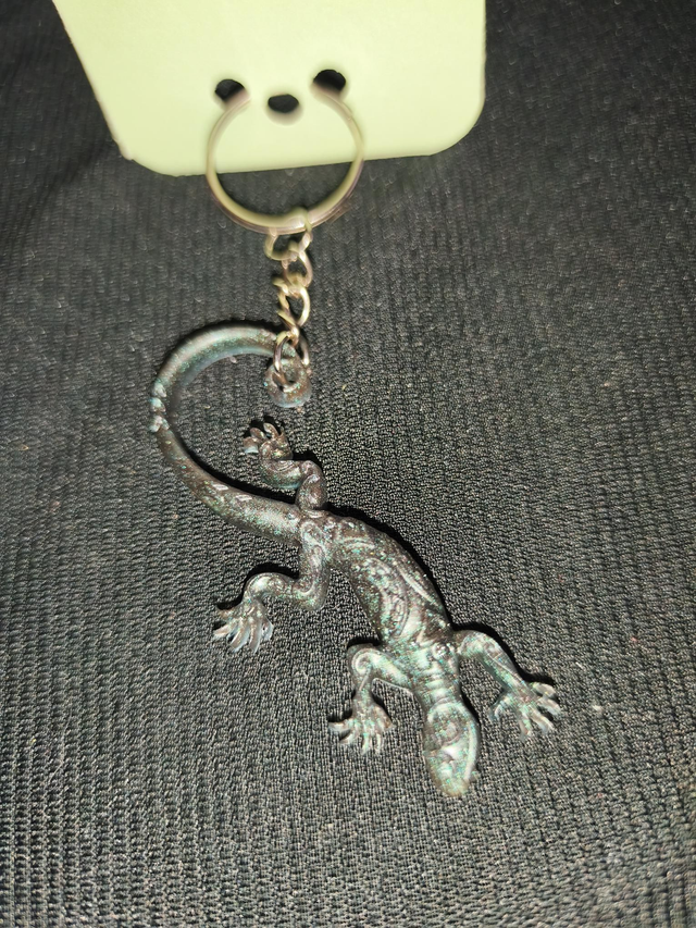 Porte-clé  caméléon noir caméléon 