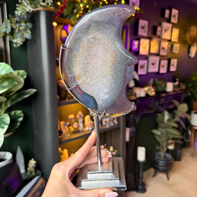 Agate Man in the Moon Carving R54R7